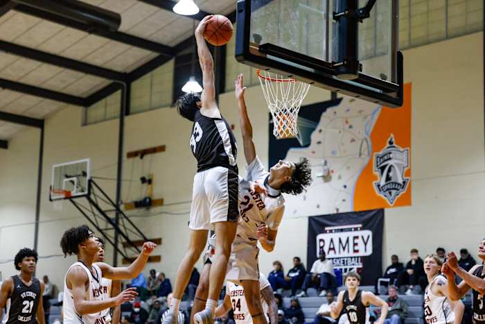 Webster Groves Missouri Mount Carmel Illinois boys basketball December 16 2023 Nate Latsch 25000